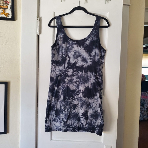 Robe Sans Manches KENSIE Taille M - Noir Avec Liseré Blanc - Zip Avant - État Très Bon